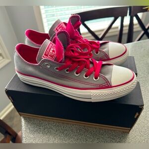 Converse Chuck Taylor size 8